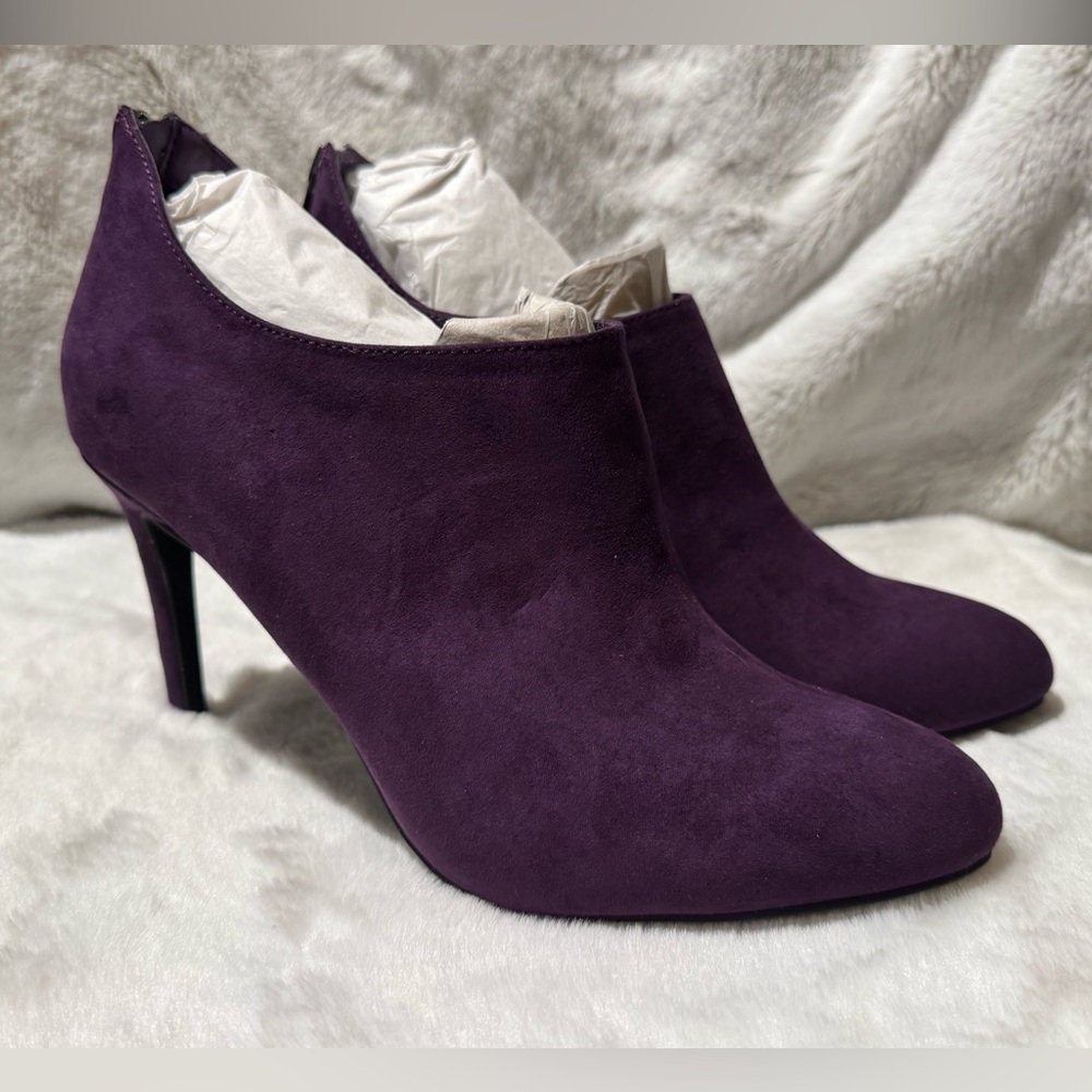 Kelly & Katie Laylla dark purple pumps